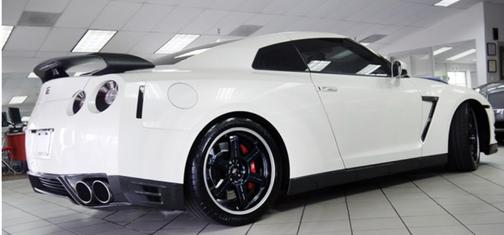 Photo 4 of 13 of 2013 Nissan GT-R Black Edition