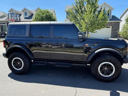 Black 2024 Ford Bronco Badlands