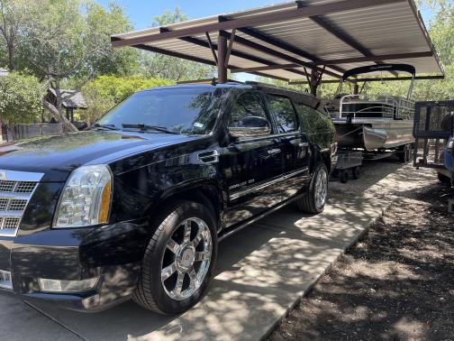2011 Cadillac Escalade ESV Platinum Edition