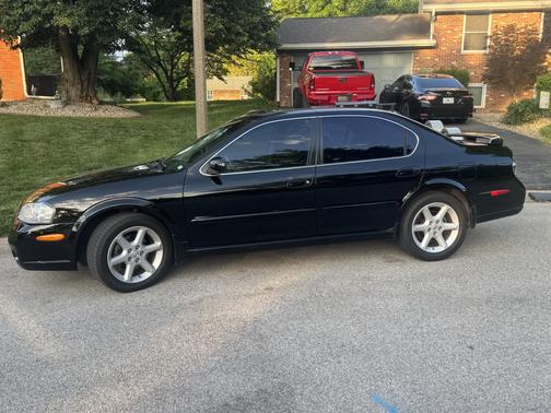 Black 2002 Nissan Maxima SE