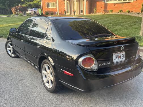 Black 2002 Nissan Maxima SE