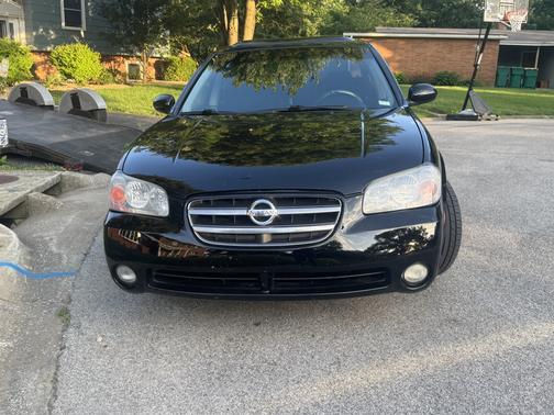 Black 2002 Nissan Maxima SE