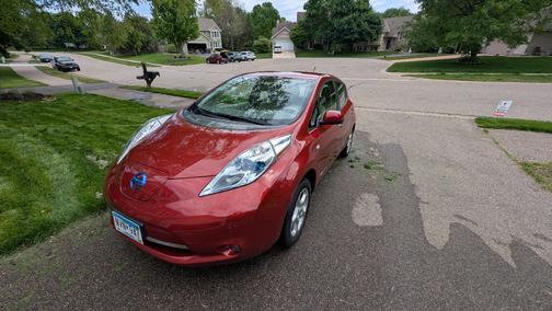 Red 2012 Nissan Leaf SL