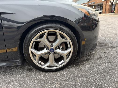 Black 2013 Ford Focus ST Base