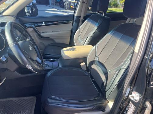 Black 2012 Kia Sorento EX