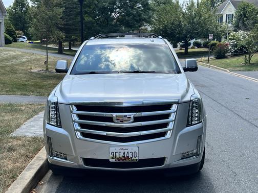 2018 Cadillac Escalade Luxury