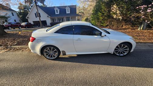 2010 INFINITI G37 Base