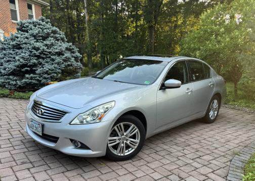 2013 INFINITI G37 x