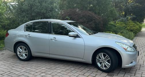 2013 INFINITI G37 x