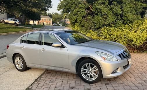 2013 INFINITI G37 x