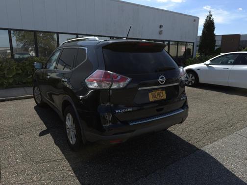 Black 2016 Nissan Rogue SV