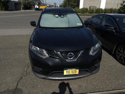 Black 2016 Nissan Rogue SV
