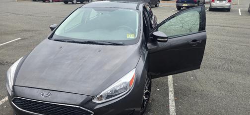 Gray 2016 Ford Focus SE
