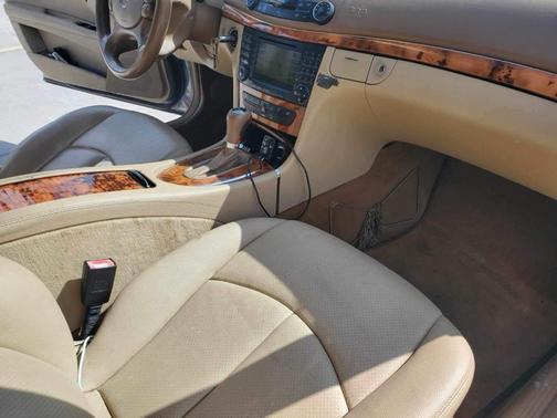 Gold 2008 Mercedes-Benz E-Class E 350