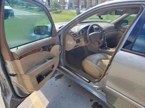 Gold 2008 Mercedes-Benz E-Class E 350