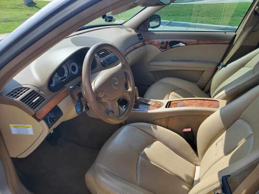 Gold 2008 Mercedes-Benz E-Class E 350