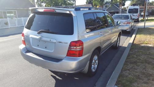 Silver 2001 Toyota Highlander Base