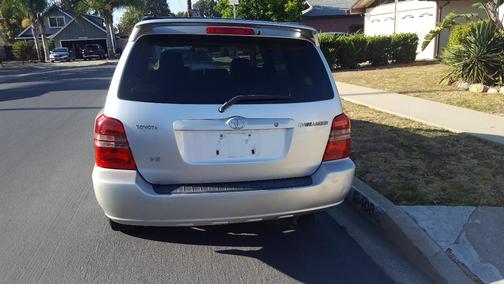 Silver 2001 Toyota Highlander Base