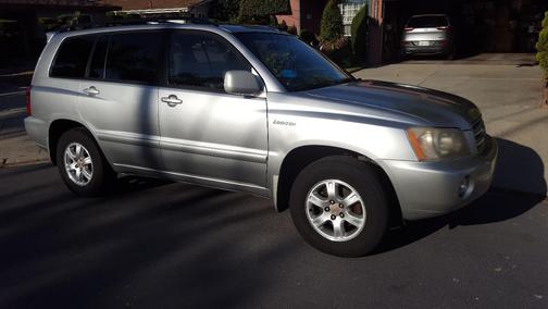 Silver 2001 Toyota Highlander Base