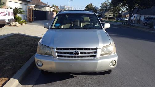 Silver 2001 Toyota Highlander Base