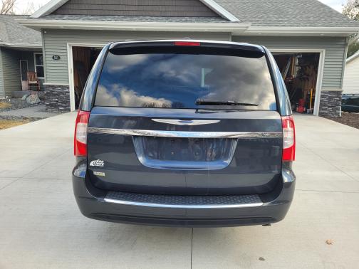 Photo 4 of 15 of 2014 Chrysler Town & Country Touring
