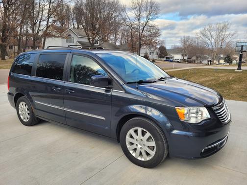 Photo 2 of 15 of 2014 Chrysler Town & Country Touring