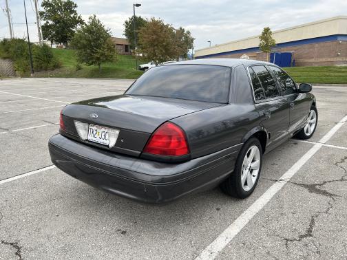 2004 Ford Crown Victoria LX