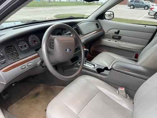 2004 Ford Crown Victoria LX