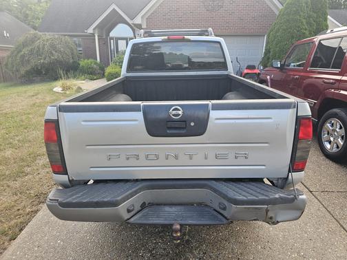 2002 Nissan Frontier XE Crew Cab