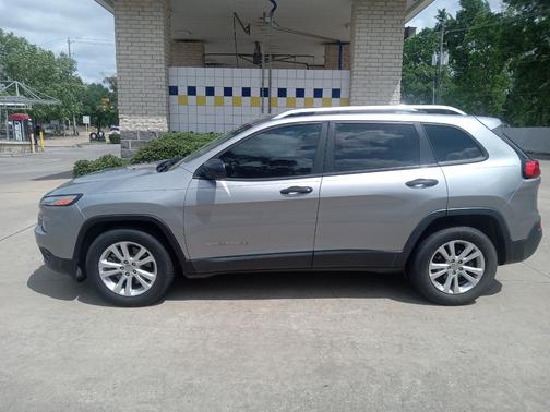 Silver 2015 Jeep Cherokee Sport