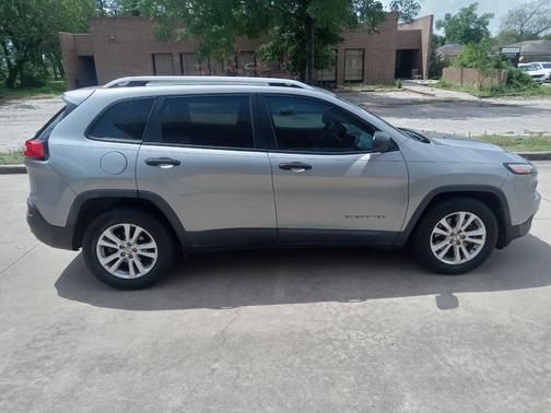 Silver 2015 Jeep Cherokee Sport