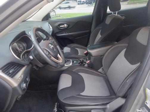 Silver 2015 Jeep Cherokee Sport