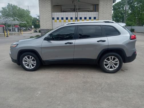 Silver 2015 Jeep Cherokee Sport