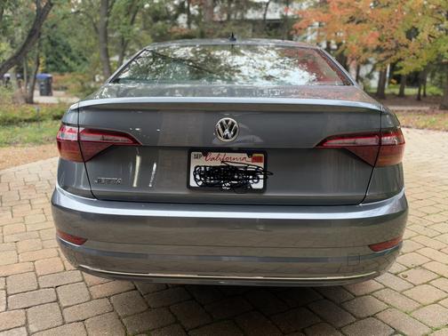 Gray 2019 Volkswagen Jetta 1.4T SE