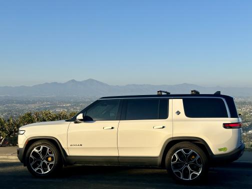 2022 Rivian R1S Launch Edition