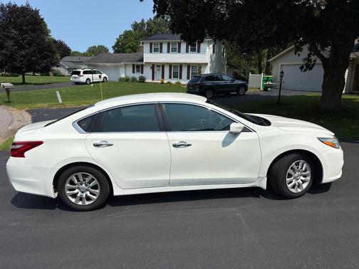 White 2017 Nissan Altima 2.5 S