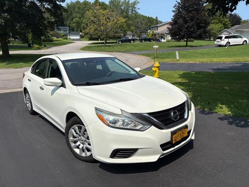 White 2017 Nissan Altima 2.5 S