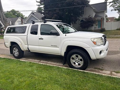 White 2011 Toyota Tacoma Access Cab