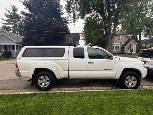 White 2011 Toyota Tacoma Access Cab