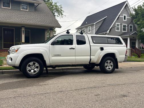White 2011 Toyota Tacoma Access Cab