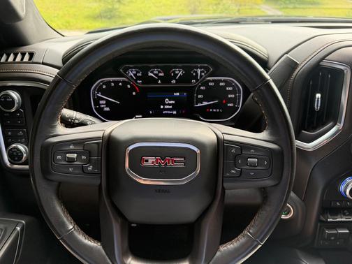 Black 2021 GMC Sierra 1500 AT4