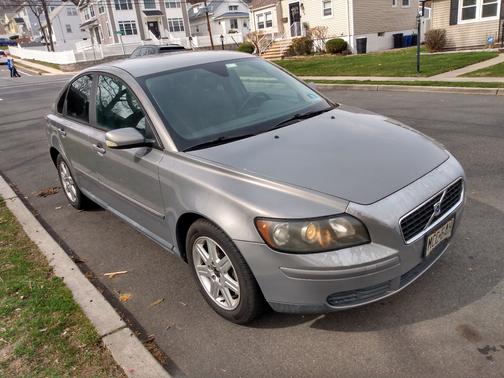 Gray 2006 Volvo S40 2.4i