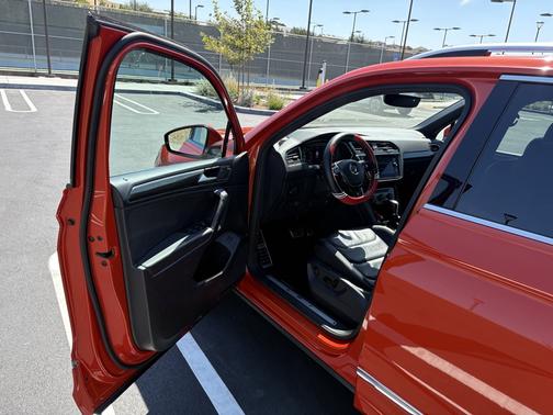 2018 Volkswagen Tiguan 2.0T SEL Premium