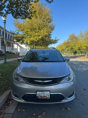 Silver 2018 Chrysler Pacifica Limited