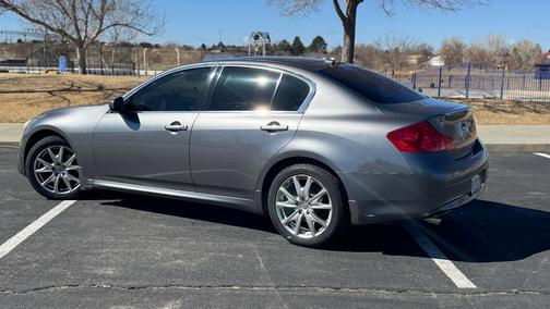 2013 INFINITI G37 x