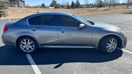 2013 INFINITI G37 x