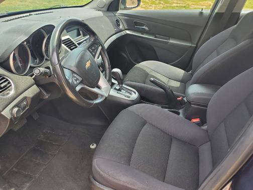 Blue 2014 Chevrolet Cruze 1LT