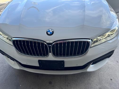 2016 BMW 750 i