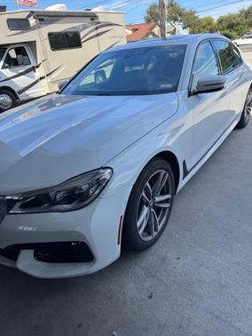 2016 BMW 750 i