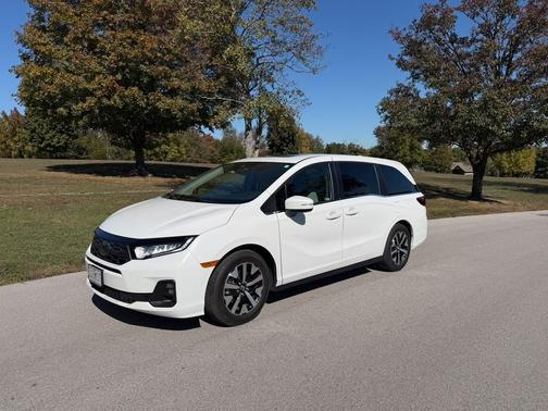 White 2025 Honda Odyssey EX-L